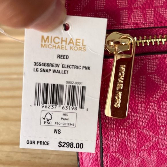 Michael Kors Wallet🎈🎈 - Picture 4 of 7